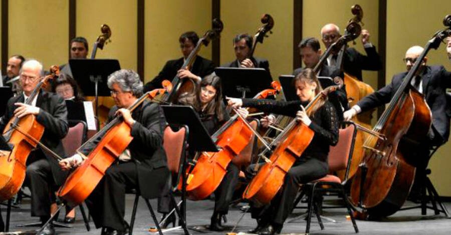 banda sinfonica en el teatro solis