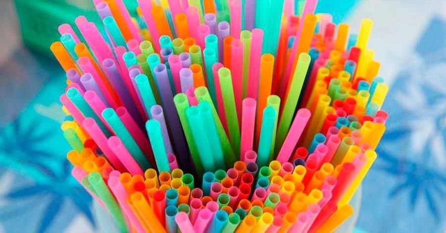 El Ministerio de Ambiente sacó una resolución sobre terminar con la fabricación de sorbitos