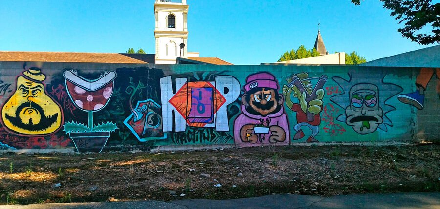 Muros que hablan 03 - Personajes de video juegos y series animadas,  versionados sobre los Muros traseros del Colegio Pío