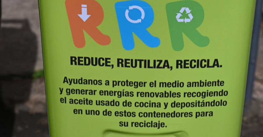 Punto de reciclaje de aceite en la sede del Municipio G
