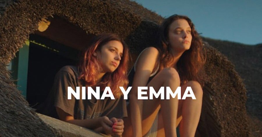 Nina y Emma en el Centro Cultural Artesano