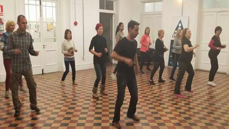 clases de salsa en el centro de barrio penarol