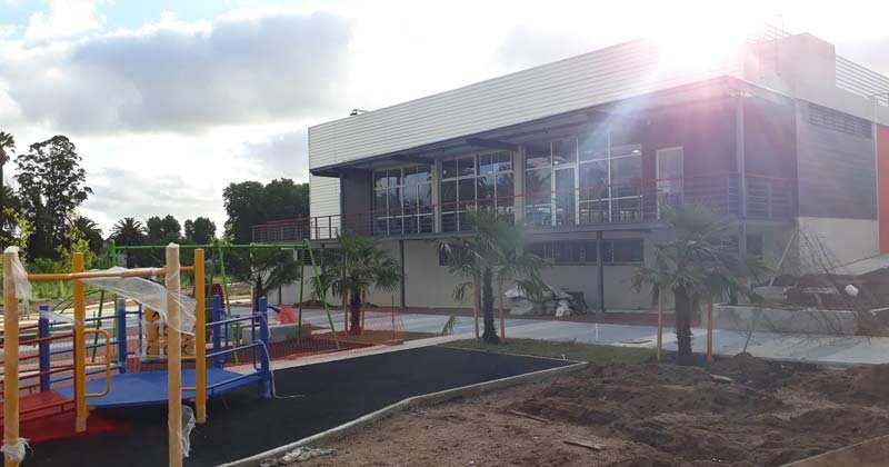 costado del gimnasio