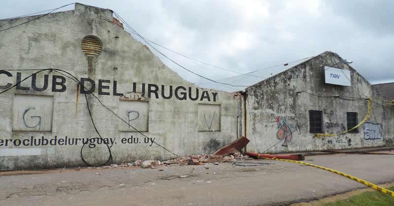 fachada delantera de club