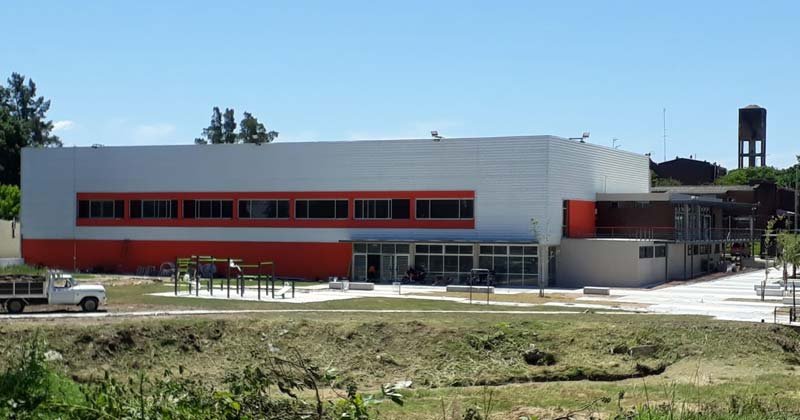 frente del polideportivo espacio lezica