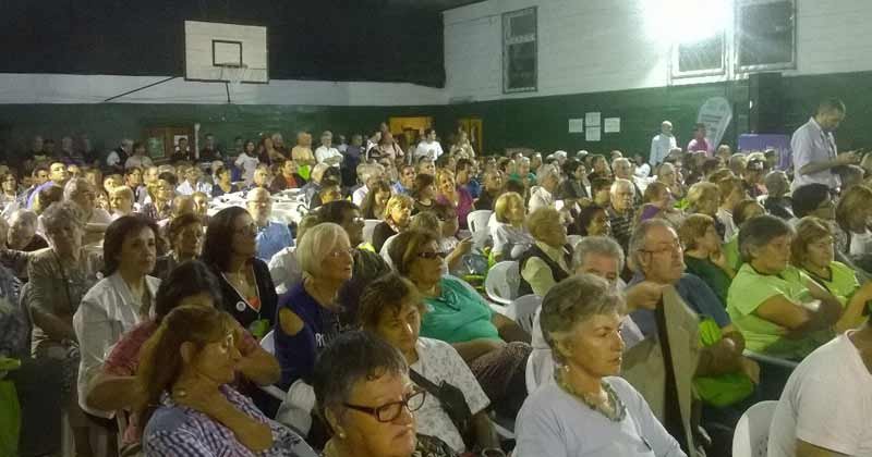 vecinos en el cabildo abierto