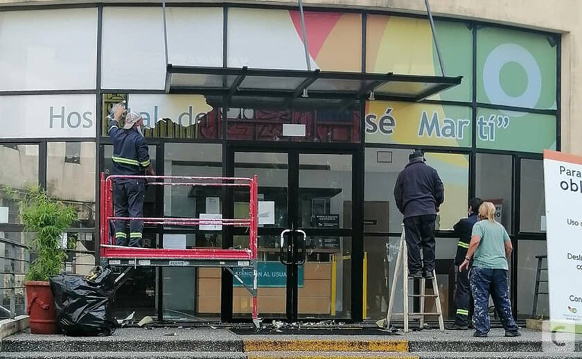 retiran vinilos de Jose Marti