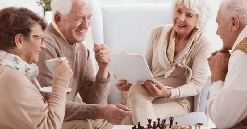 encuentro de personas mayores