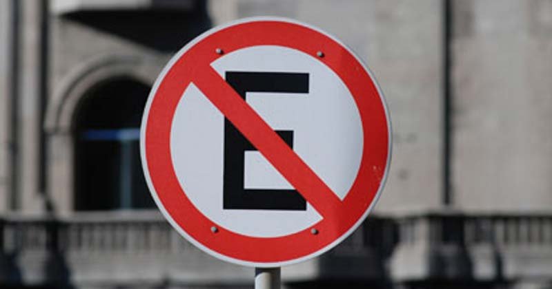 se prohibe estacionar